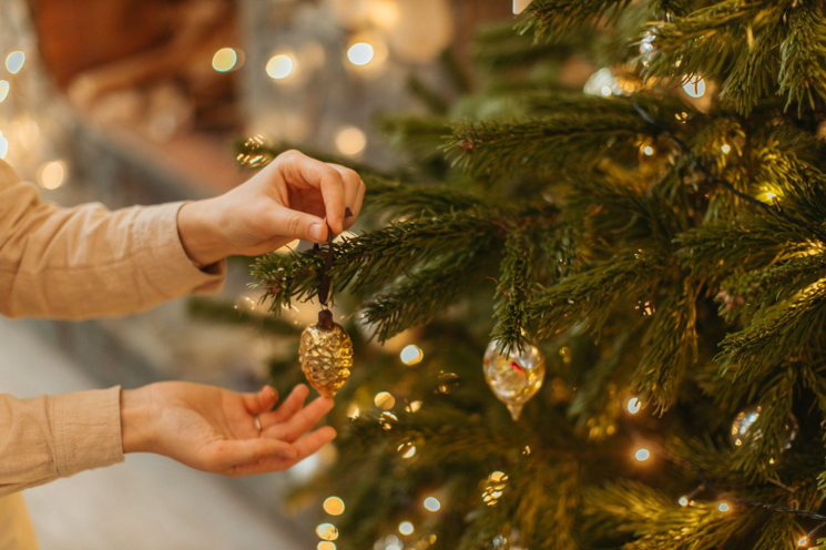 Decorate Your Artificial Christmas Tree